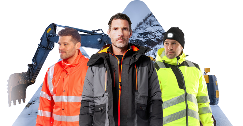Drei Männer in unterschiedlicher Arbeitskleidung vor einem dreickigen Ausschnitt eines verschneiten Berghangs. 